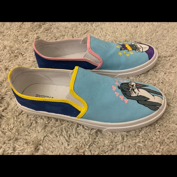 Custom hand painted bugs bunny Slip-Ons - Picture 3 of 3